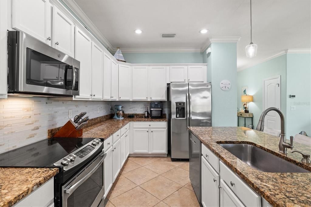 待售: $510,000 (4 贝兹, 3 浴室, 2025 平方英尺)