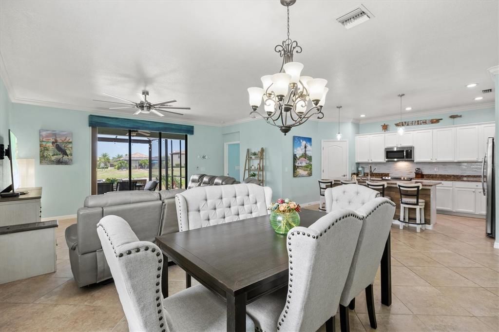 待售: $510,000 (4 贝兹, 3 浴室, 2025 平方英尺)