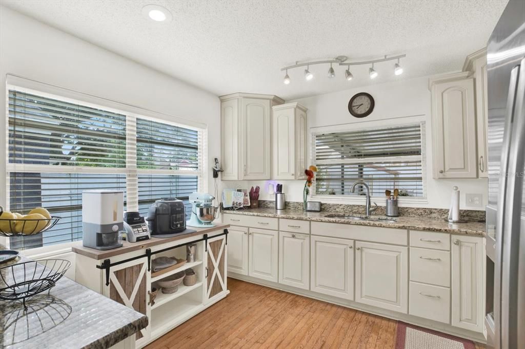 待售: $319,000 (3 贝兹, 2 浴室, 1408 平方英尺)