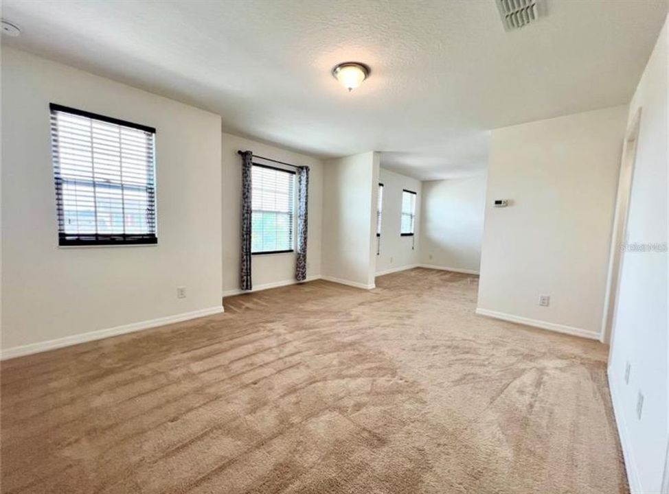 出租: $2,300 (4 贝兹, 3 浴室, 2624 平方英尺)