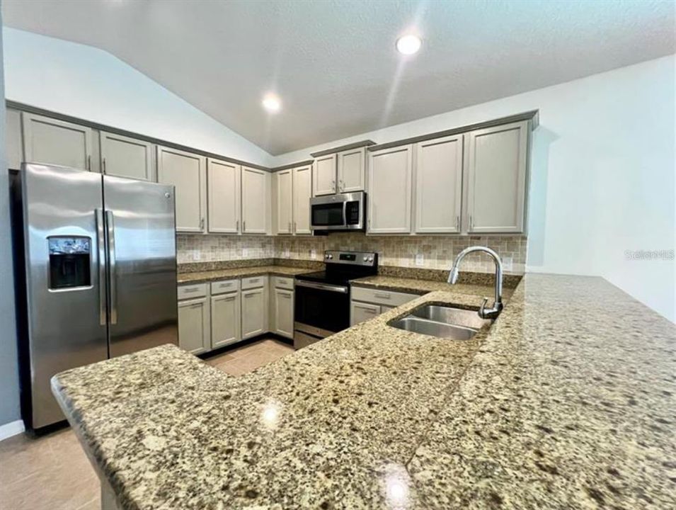 出租: $2,300 (4 贝兹, 3 浴室, 2624 平方英尺)