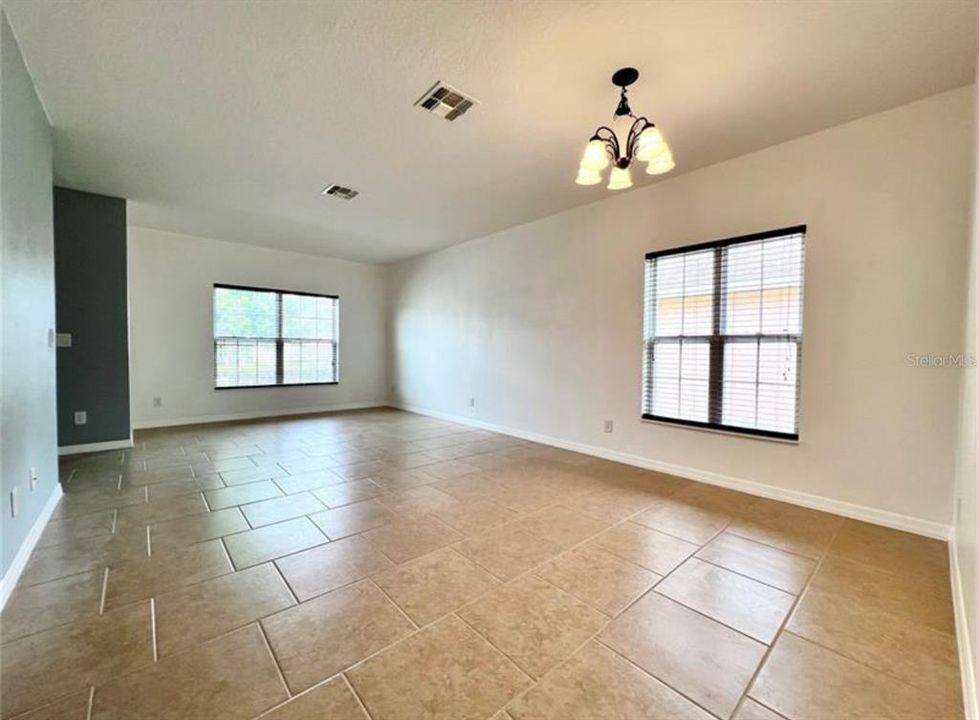 出租: $2,300 (4 贝兹, 3 浴室, 2624 平方英尺)