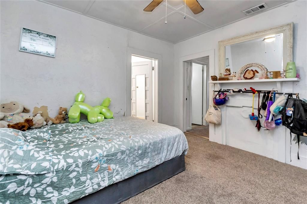 На продажу: $435,000 (5 спален, 4 ванн, 2081 Квадратных фут)