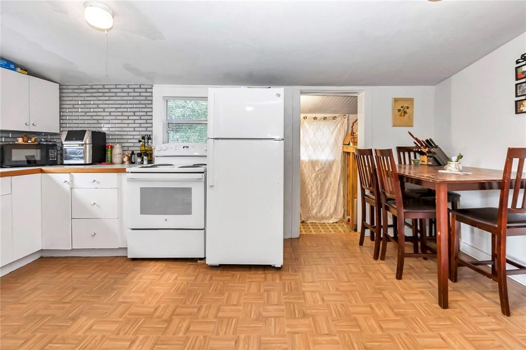 На продажу: $435,000 (5 спален, 4 ванн, 2081 Квадратных фут)