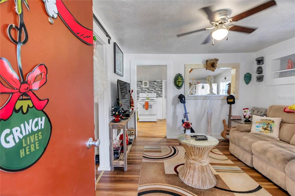 На продажу: $435,000 (5 спален, 4 ванн, 2081 Квадратных фут)