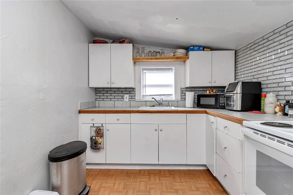 На продажу: $435,000 (5 спален, 4 ванн, 2081 Квадратных фут)