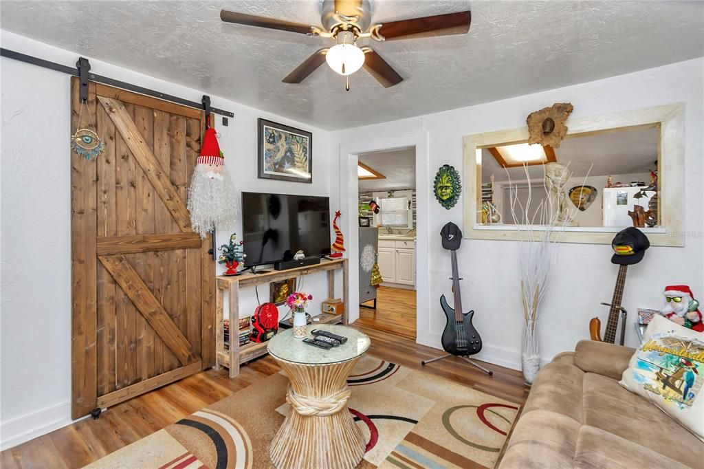 На продажу: $435,000 (5 спален, 4 ванн, 2081 Квадратных фут)