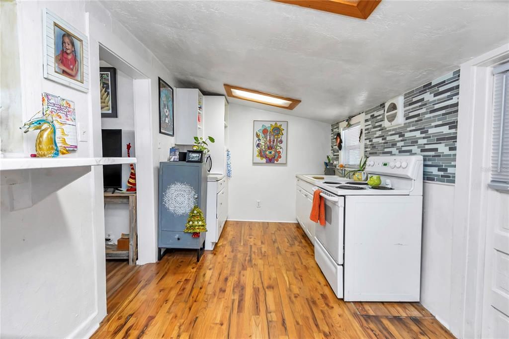 На продажу: $435,000 (5 спален, 4 ванн, 2081 Квадратных фут)