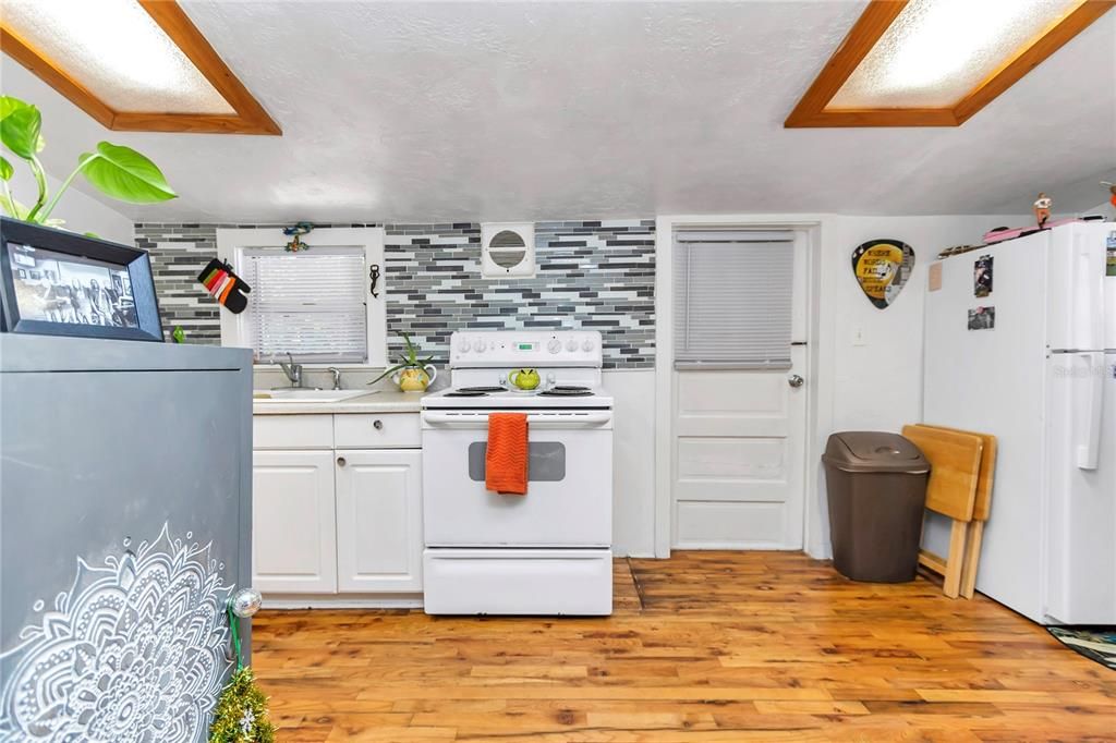 На продажу: $435,000 (5 спален, 4 ванн, 2081 Квадратных фут)