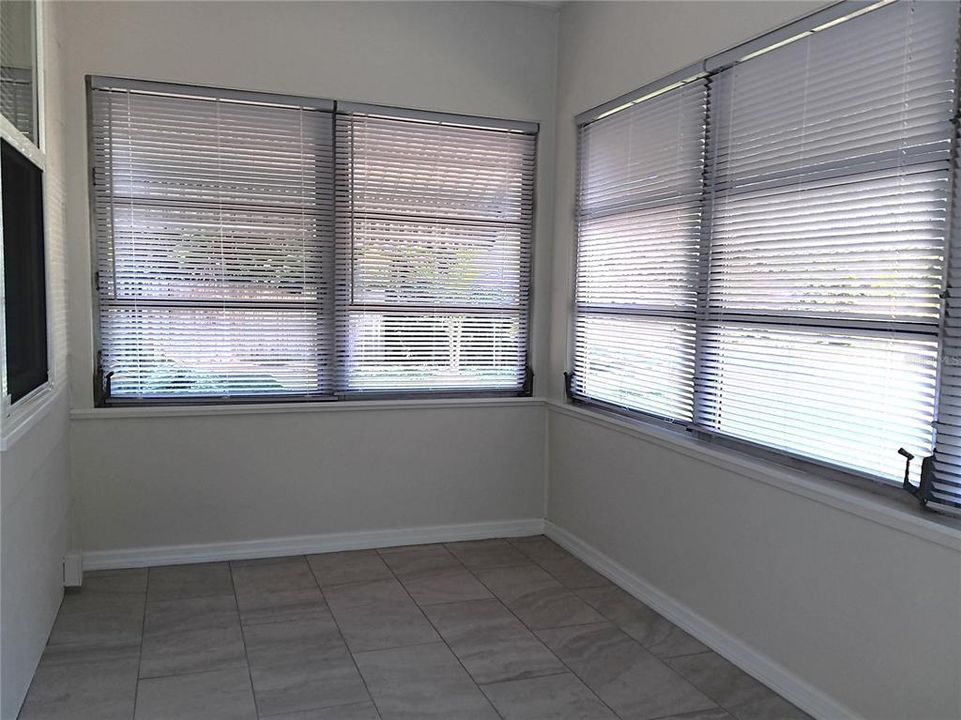 For Rent: $1,700 (2 beds, 1 baths, 624 Square Feet)