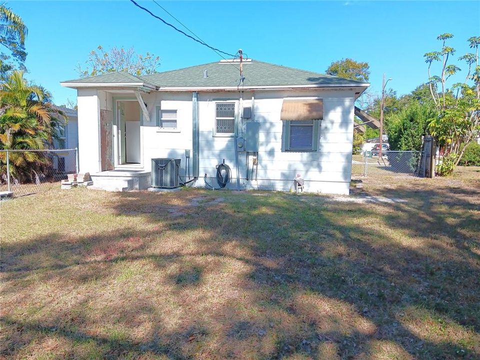 For Rent: $1,700 (2 beds, 1 baths, 624 Square Feet)