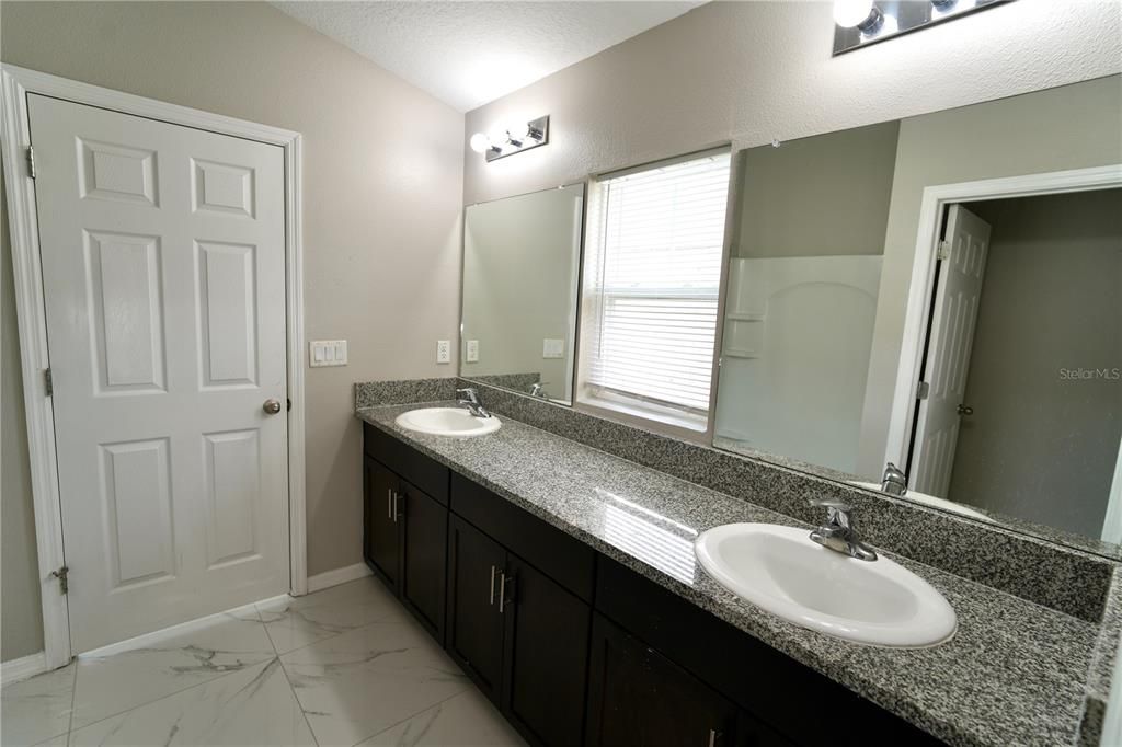 На продажу: $324,000 (3 спален, 2 ванн, 1440 Квадратных фут)