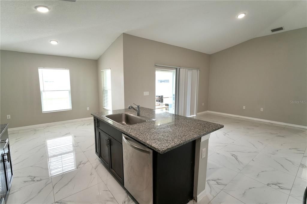 На продажу: $324,000 (3 спален, 2 ванн, 1440 Квадратных фут)