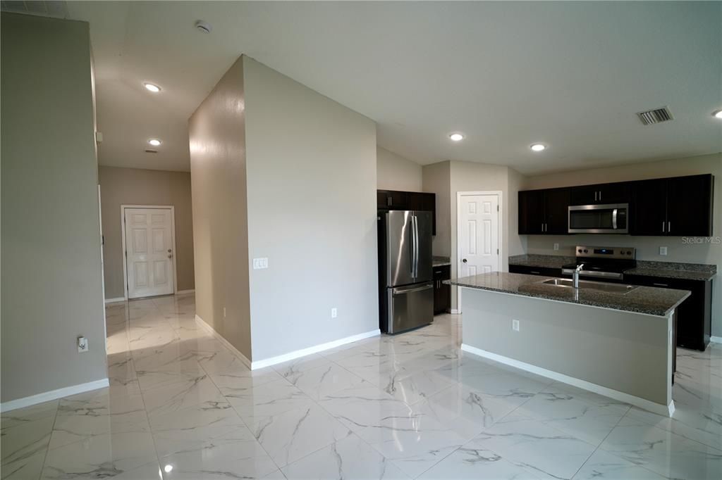 На продажу: $324,000 (3 спален, 2 ванн, 1440 Квадратных фут)