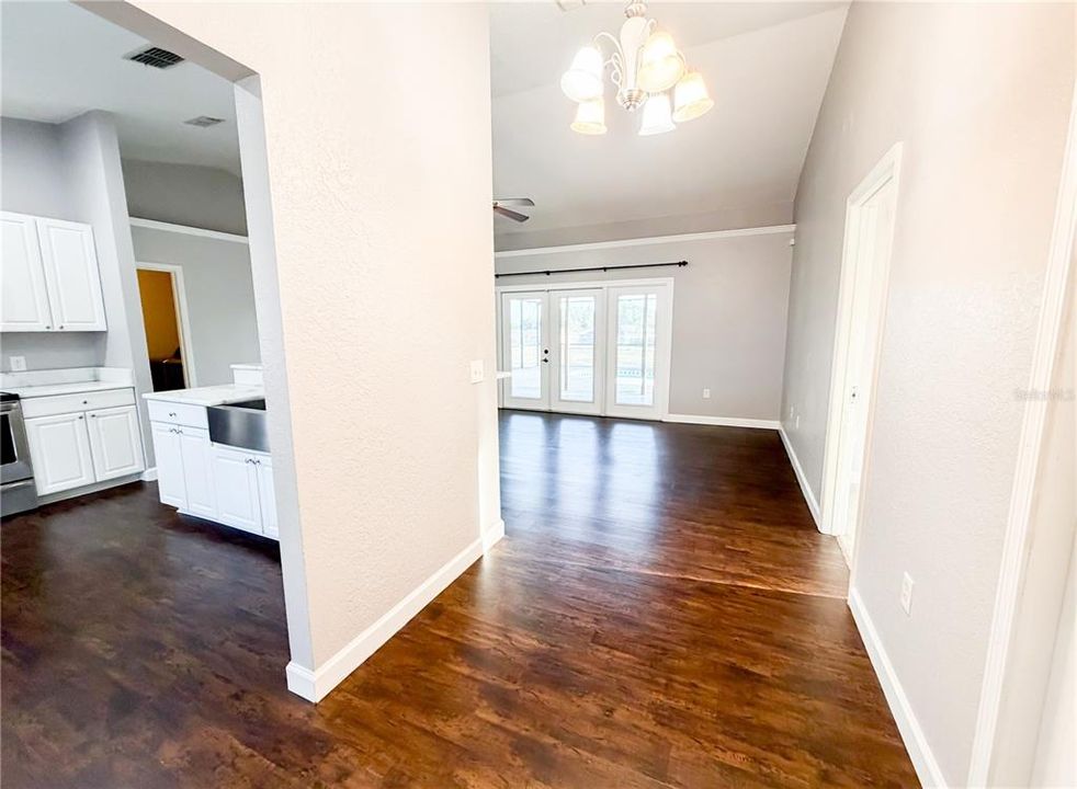 待售: $325,000 (3 贝兹, 2 浴室, 1572 平方英尺)