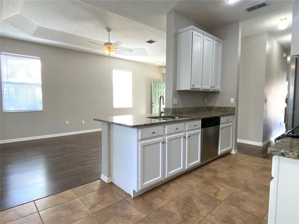 В аренду: $2,475 (3 спален, 2 ванн, 1325 Квадратных фут)