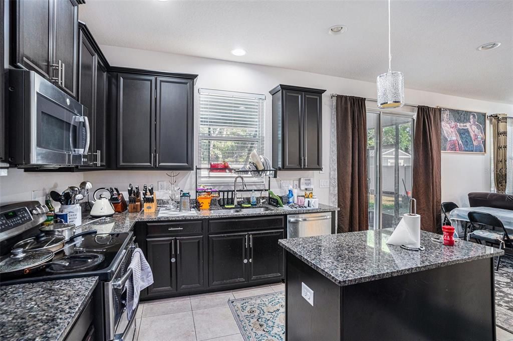 For Sale: $475,000 (4 beds, 2 baths, 3041 Square Feet)