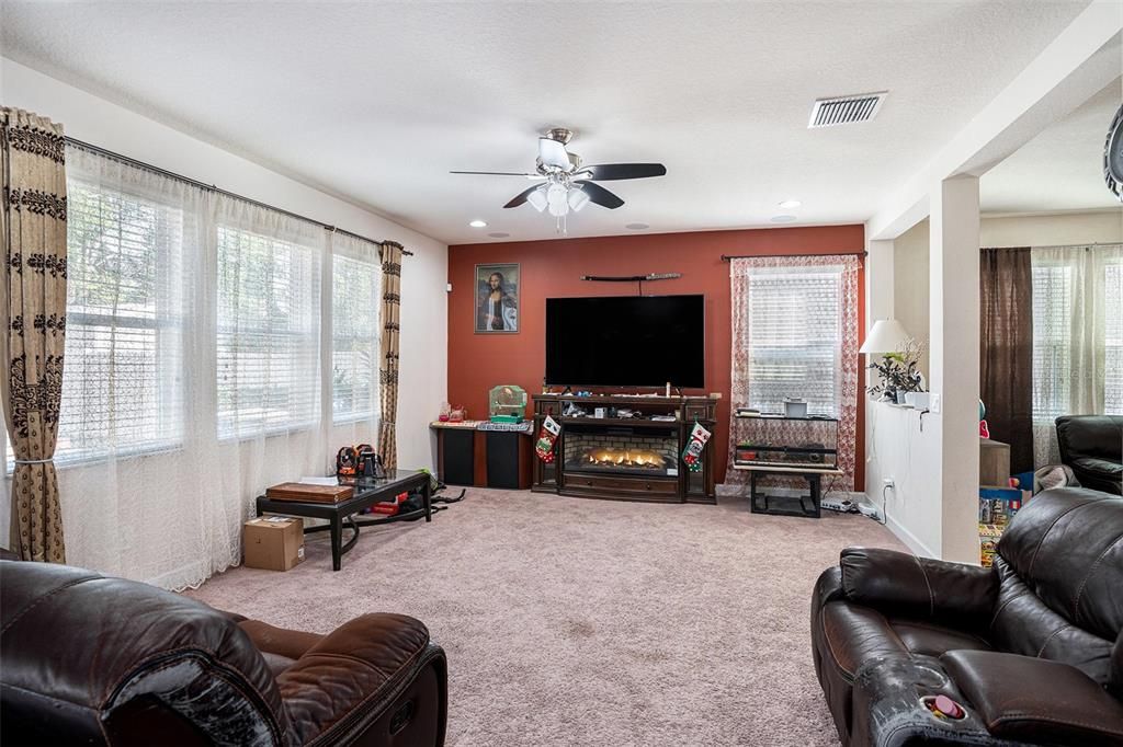 For Sale: $475,000 (4 beds, 2 baths, 3041 Square Feet)