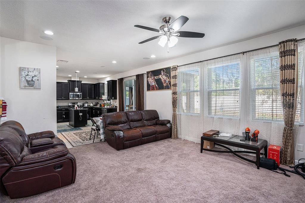 For Sale: $475,000 (4 beds, 2 baths, 3041 Square Feet)