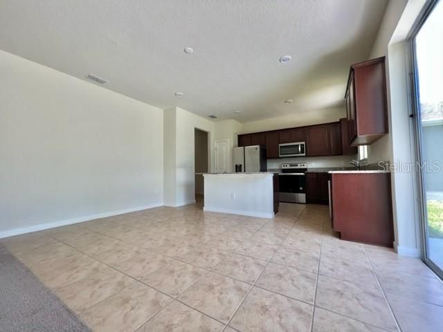 В аренду: $3,000 (4 спален, 2 ванн, 2183 Квадратных фут)