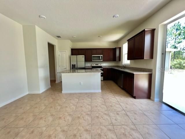 В аренду: $3,000 (4 спален, 2 ванн, 2183 Квадратных фут)