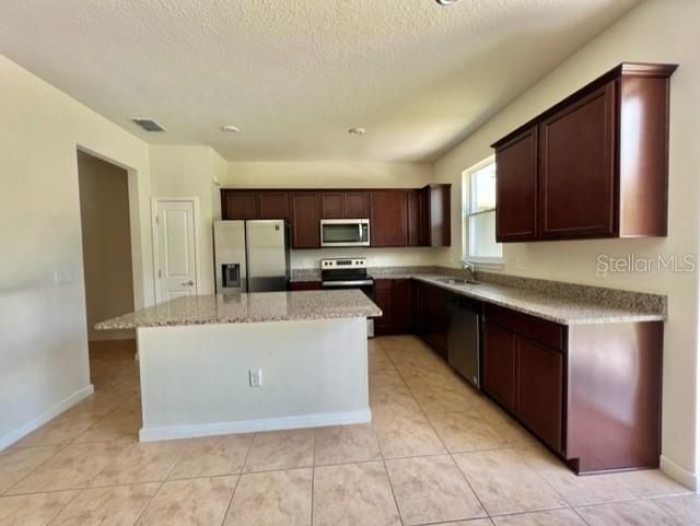 В аренду: $3,000 (4 спален, 2 ванн, 2183 Квадратных фут)