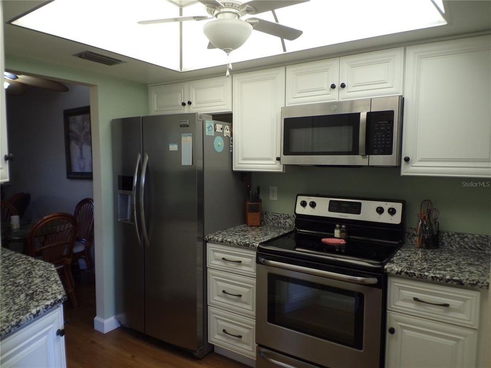 For Sale: $135,000 (1 beds, 1 baths, 816 Square Feet)
