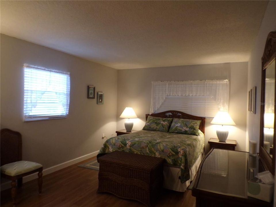 For Sale: $135,000 (1 beds, 1 baths, 816 Square Feet)