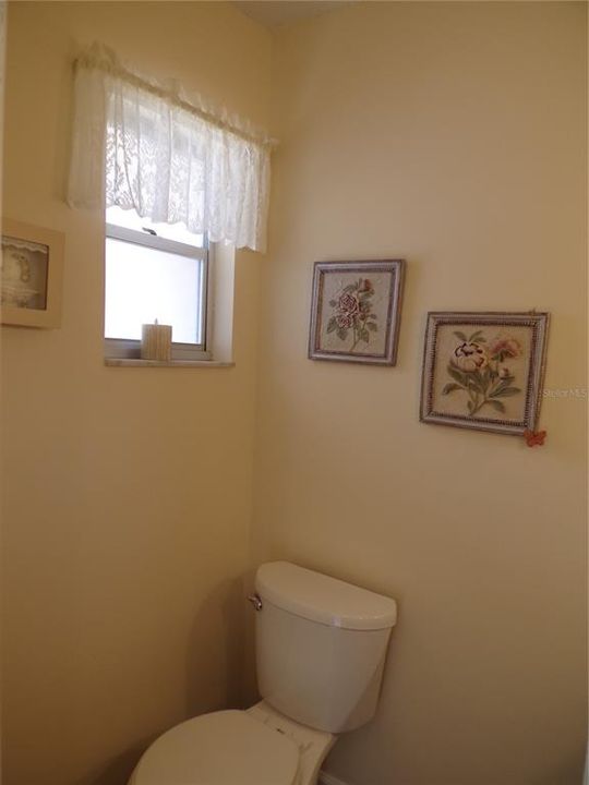 For Sale: $135,000 (1 beds, 1 baths, 816 Square Feet)