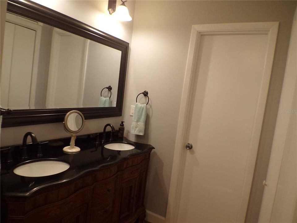 For Sale: $135,000 (1 beds, 1 baths, 816 Square Feet)