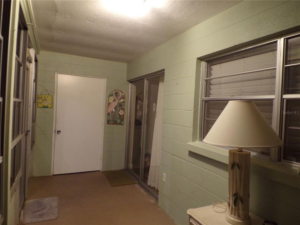 For Sale: $135,000 (1 beds, 1 baths, 816 Square Feet)