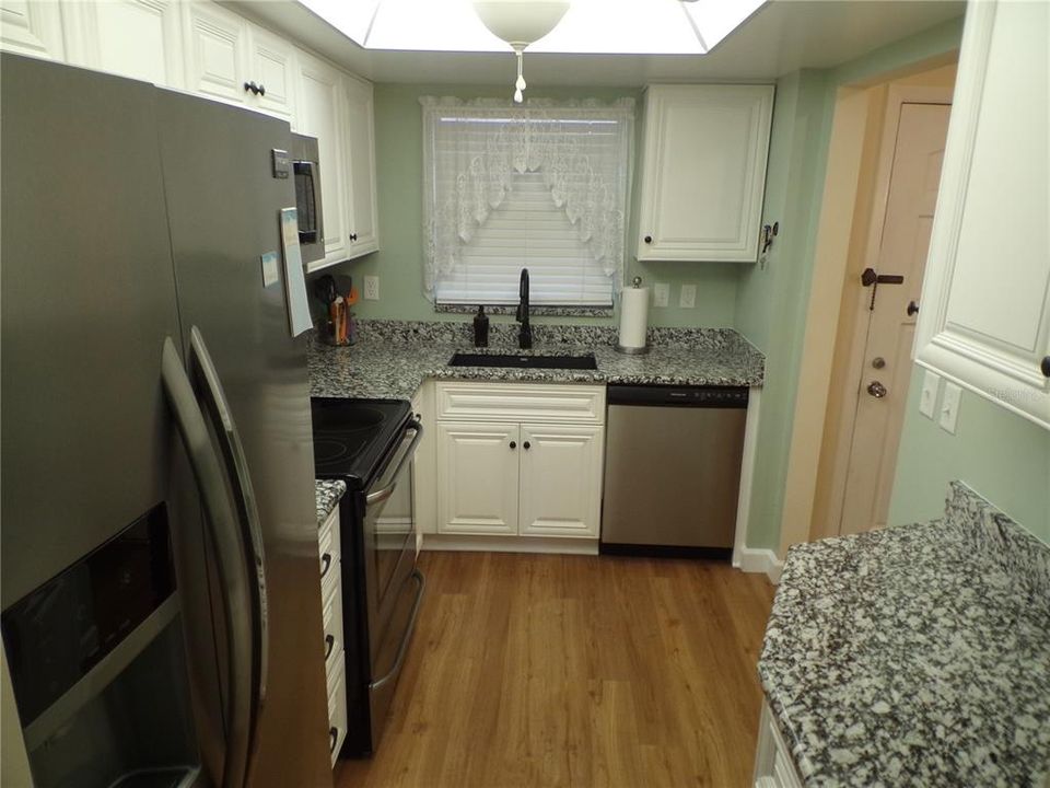 For Sale: $135,000 (1 beds, 1 baths, 816 Square Feet)