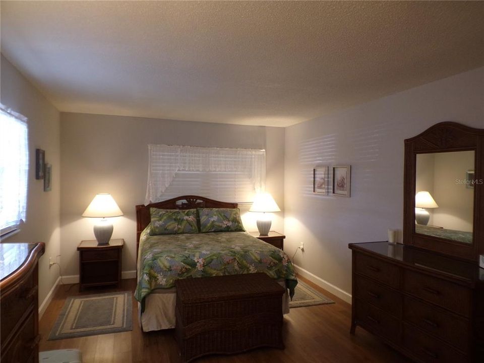 For Sale: $135,000 (1 beds, 1 baths, 816 Square Feet)