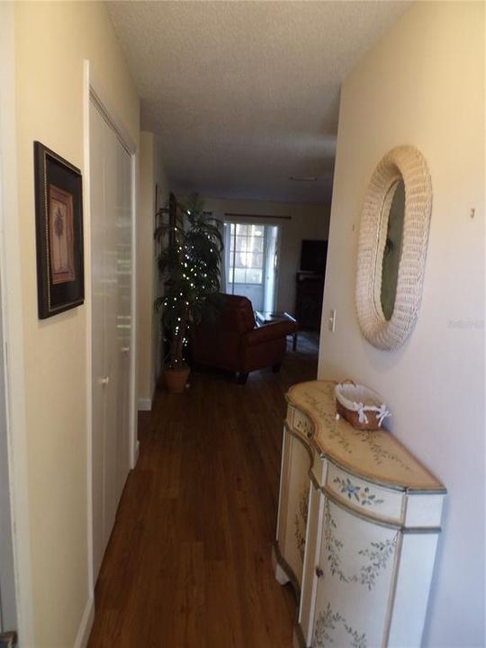 For Sale: $135,000 (1 beds, 1 baths, 816 Square Feet)