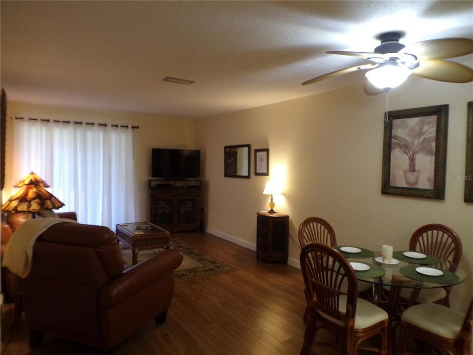 For Sale: $135,000 (1 beds, 1 baths, 816 Square Feet)