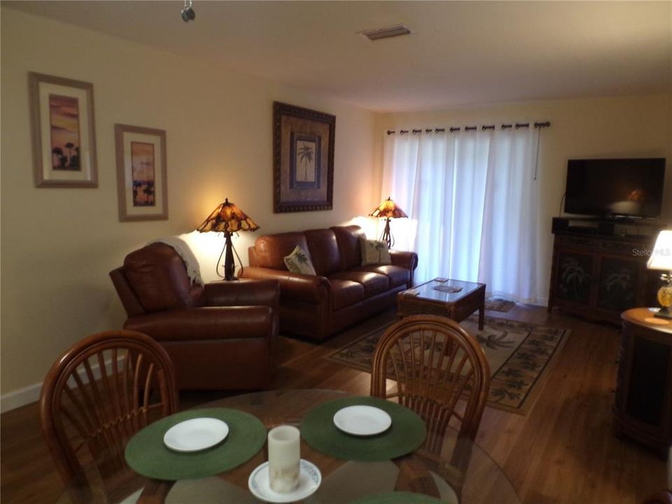 For Sale: $135,000 (1 beds, 1 baths, 816 Square Feet)