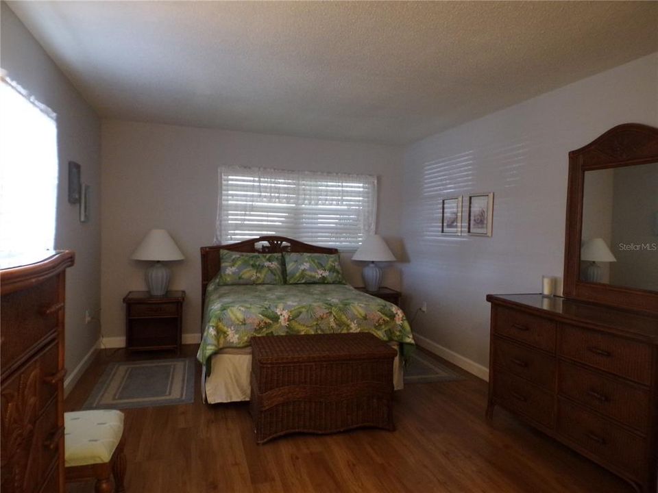 For Sale: $135,000 (1 beds, 1 baths, 816 Square Feet)