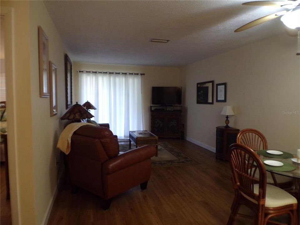 For Sale: $135,000 (1 beds, 1 baths, 816 Square Feet)