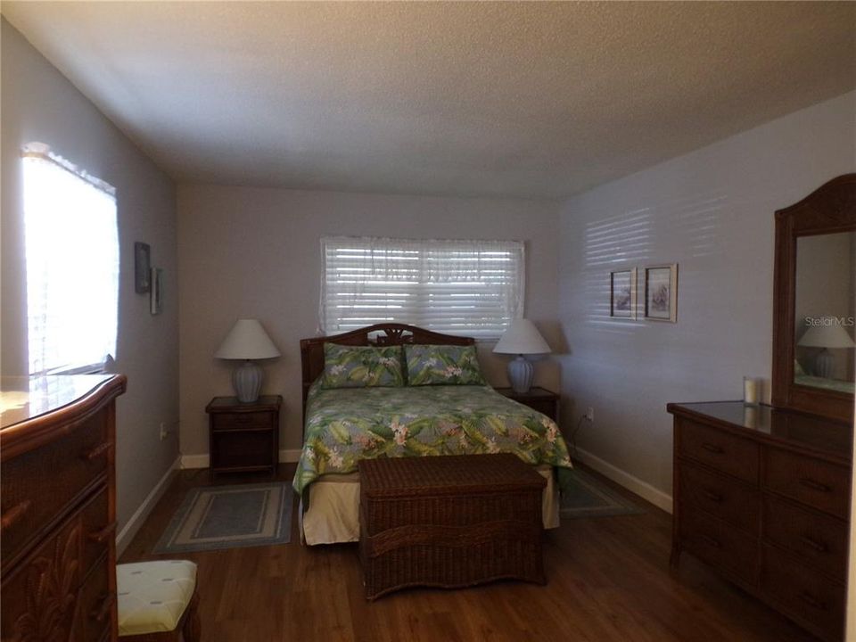 For Sale: $135,000 (1 beds, 1 baths, 816 Square Feet)