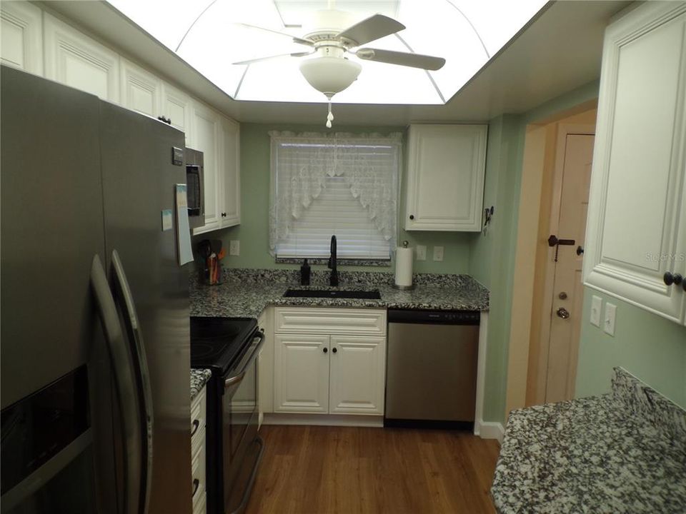 For Sale: $135,000 (1 beds, 1 baths, 816 Square Feet)