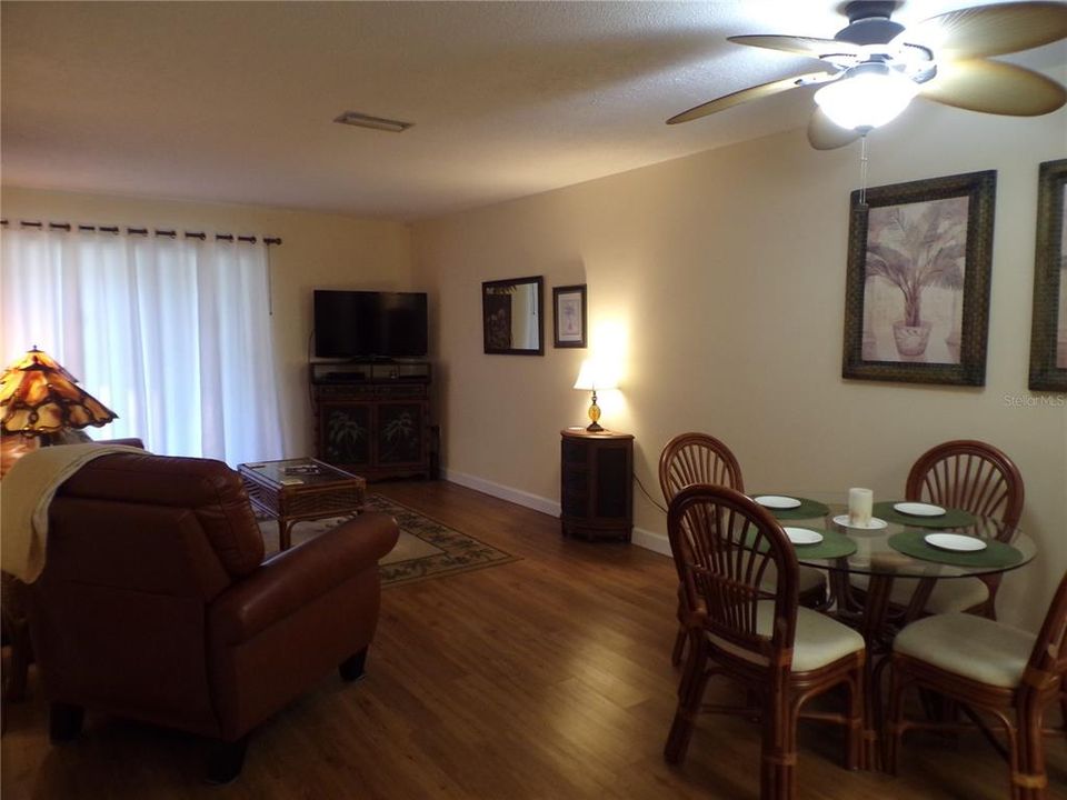 For Sale: $135,000 (1 beds, 1 baths, 816 Square Feet)
