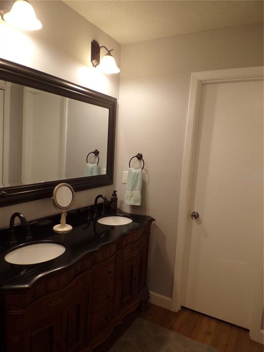 For Sale: $135,000 (1 beds, 1 baths, 816 Square Feet)