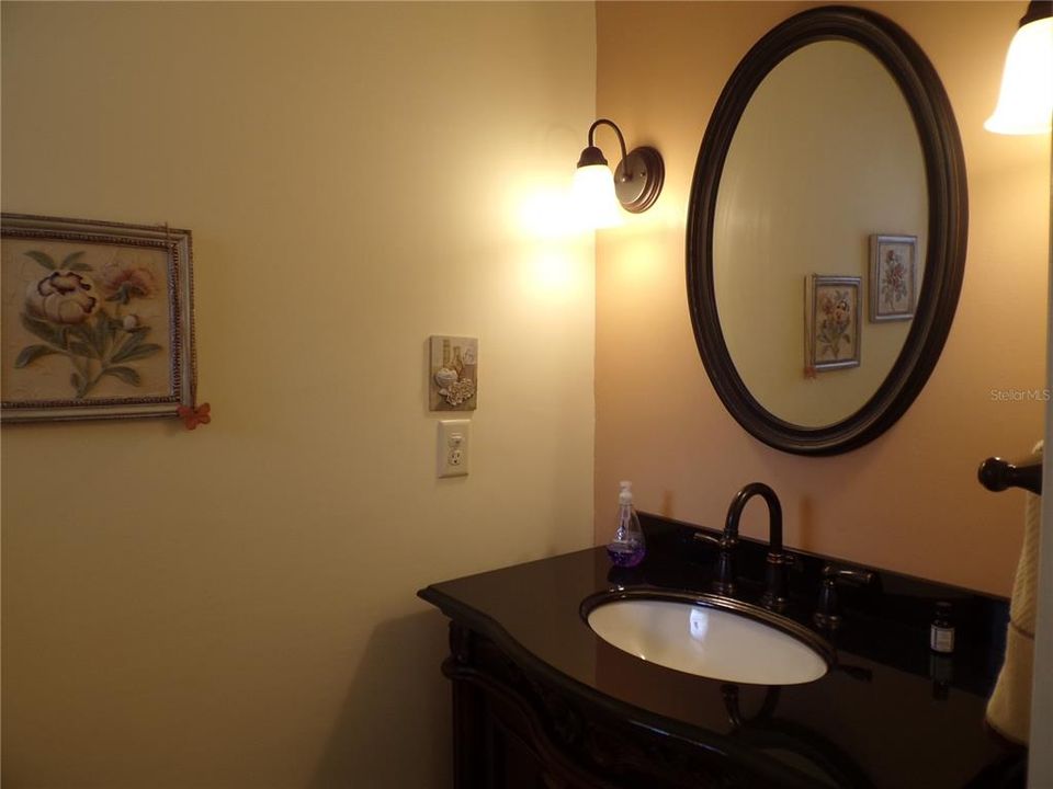 For Sale: $135,000 (1 beds, 1 baths, 816 Square Feet)