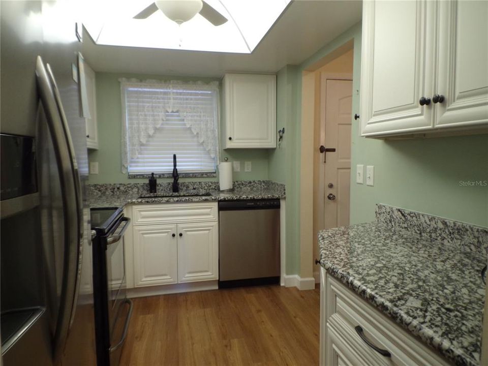 For Sale: $135,000 (1 beds, 1 baths, 816 Square Feet)