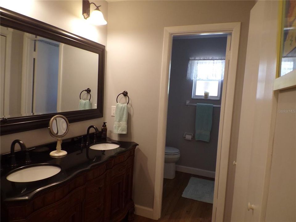 For Sale: $135,000 (1 beds, 1 baths, 816 Square Feet)