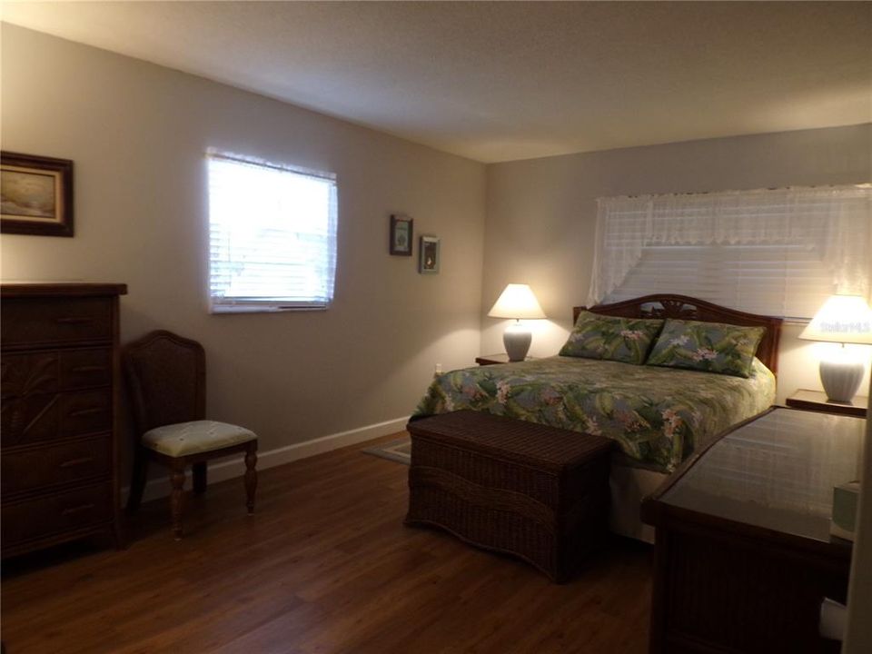 For Sale: $135,000 (1 beds, 1 baths, 816 Square Feet)