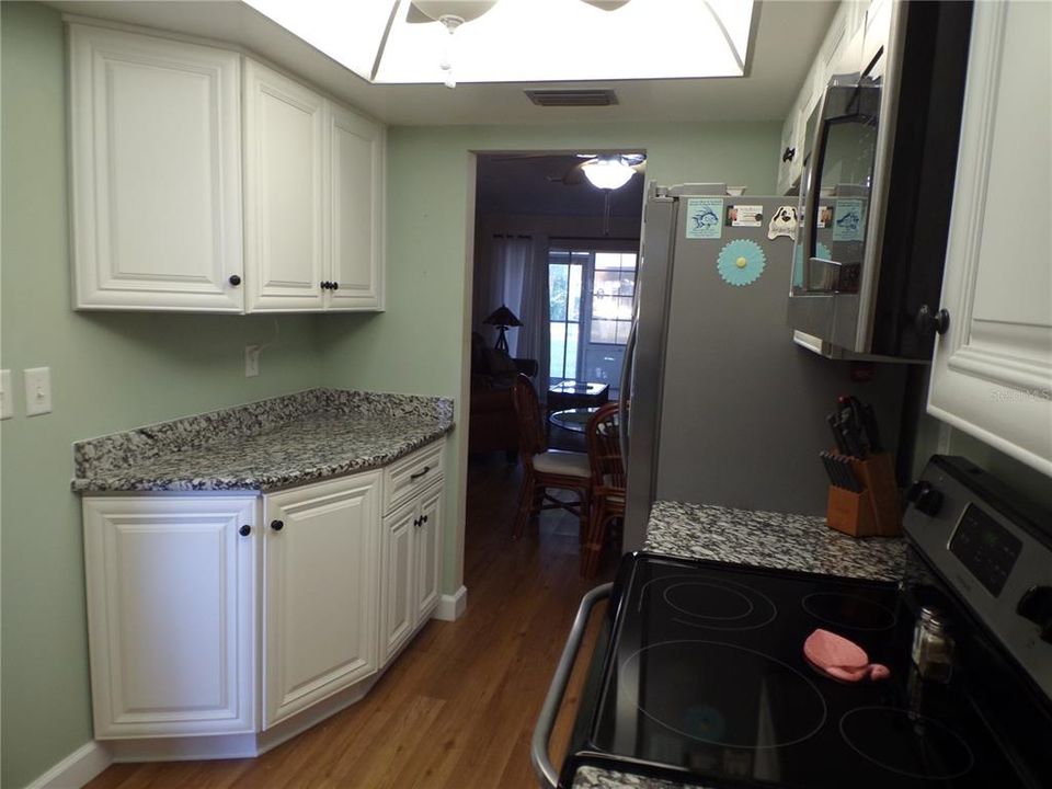 For Sale: $135,000 (1 beds, 1 baths, 816 Square Feet)