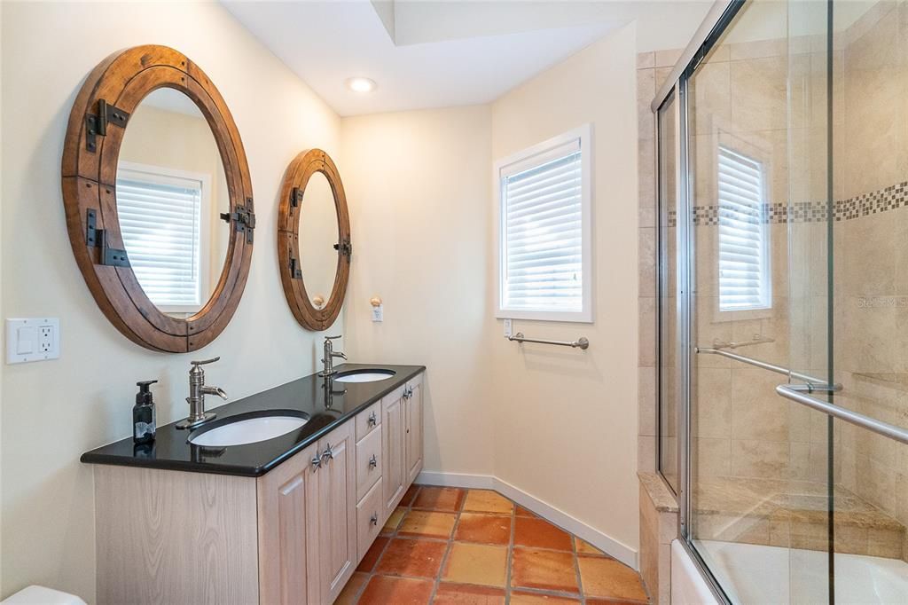 待售: $2,500,000 (3 贝兹, 3 浴室, 2539 平方英尺)