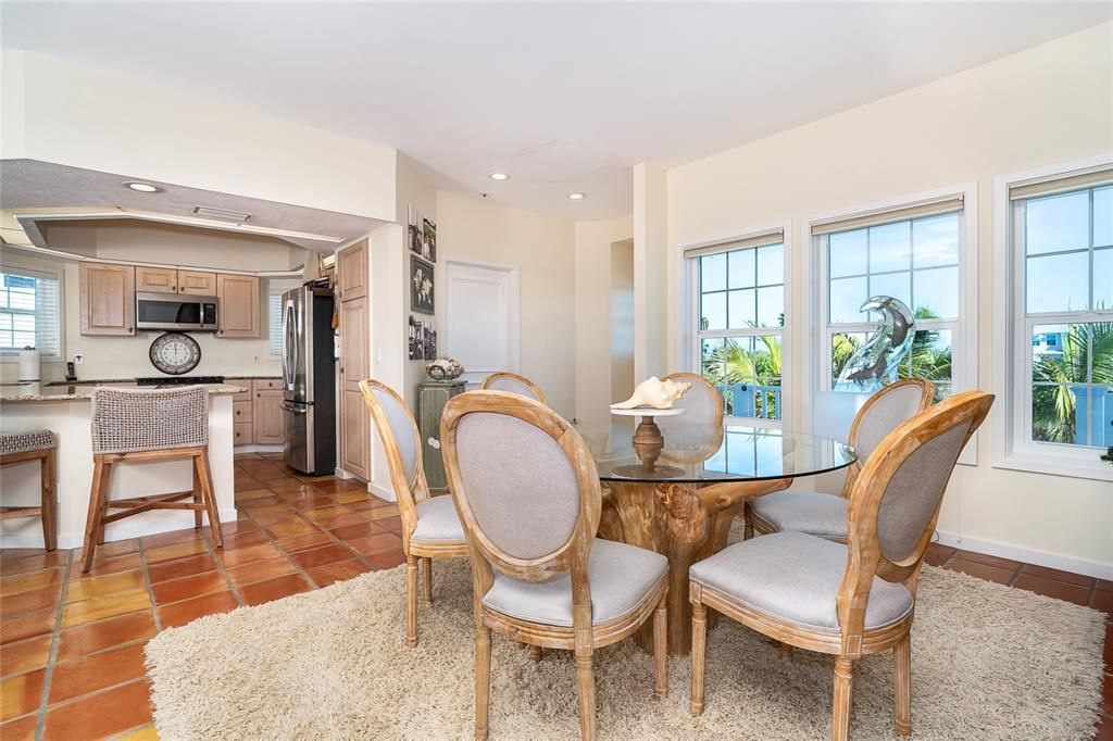 待售: $2,500,000 (3 贝兹, 3 浴室, 2539 平方英尺)