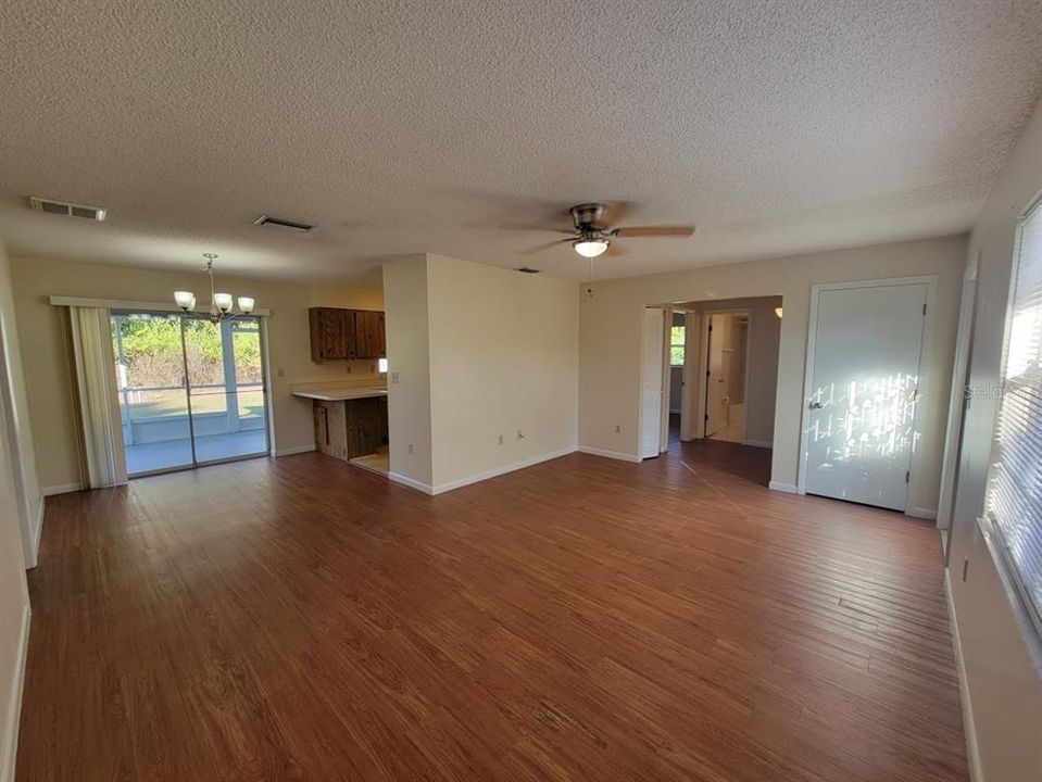 出租: $1,895 (2 贝兹, 2 浴室, 1039 平方英尺)